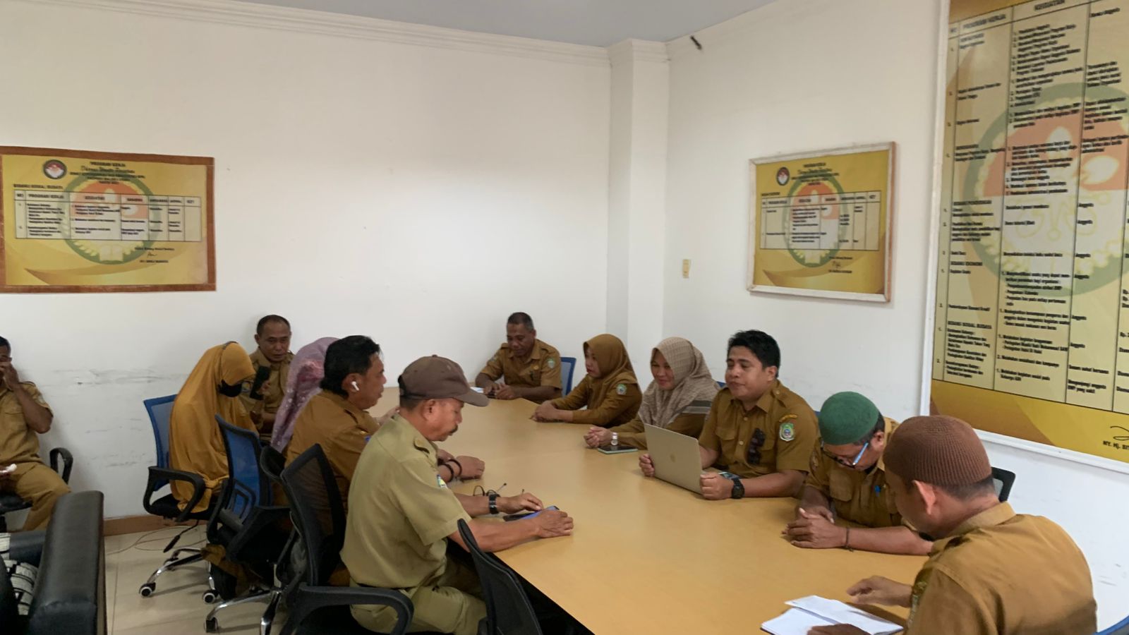 Gelar Rapat Perdana, Plt Kepala Dinas DUKCAPIL Provinsi Maluku Utara Tekankan Disiplin Pegawai